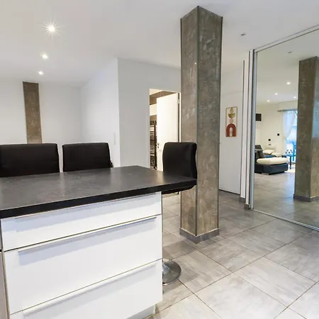 Family Flat Centre דירה *